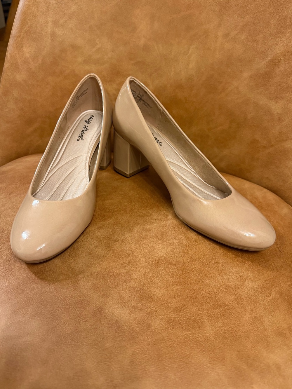 Easy Street Beige Block Heel Pump. Size 8. - Picture 12 of 14